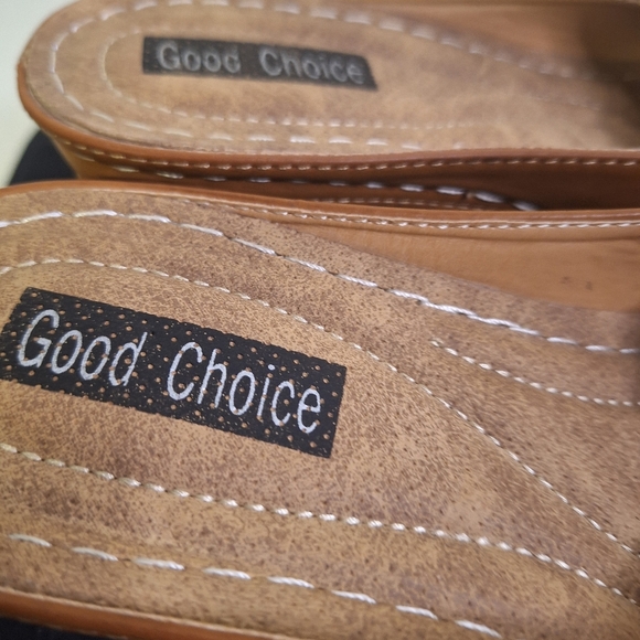 Elegant Tan Mules with Floral Detail - Picture 5 of 6